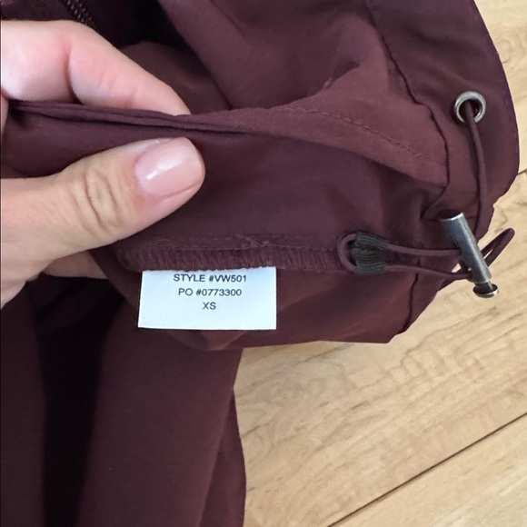 Vuori Outdoor Trainer Shell Jacket Ruby Size X Small - Picture 5 of 5